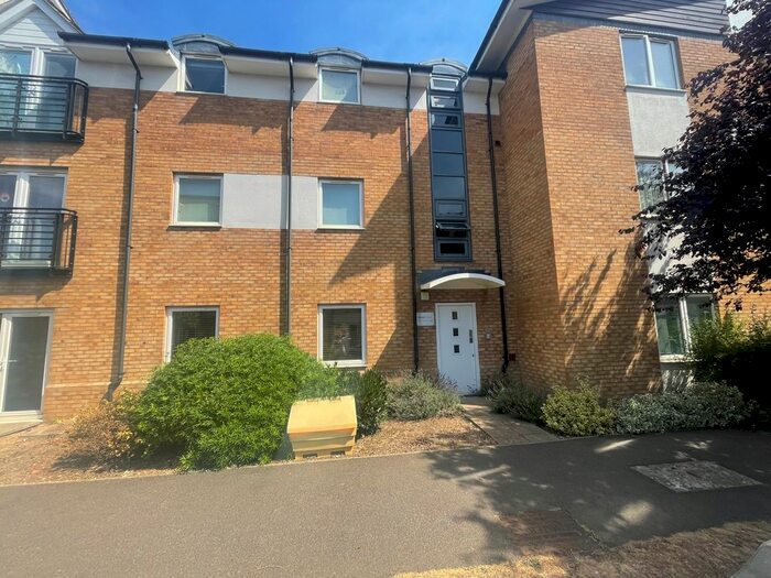 2 Bedroom Flat To Rent In Eddington Crescent, Welwyn Garden City, AL7