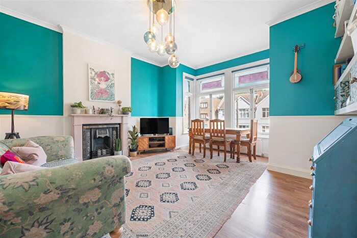 2 Bedroom Flat For Sale In Knollys Road, Streatham, SW16