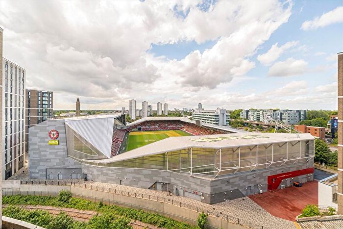 1 Bedroom Flat For Sale In Capital Interchange Way, Brentford, TW8