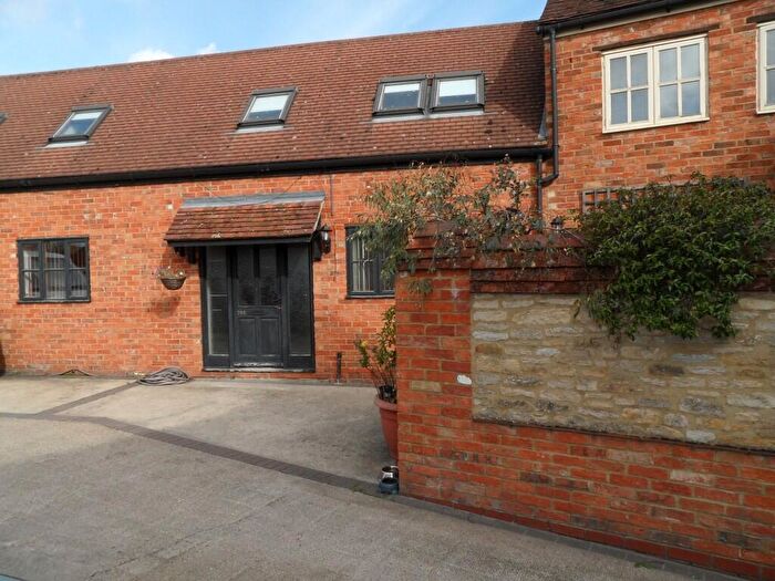 1 Bedroom Flat To Rent In Silver Street, Newport Pagnell, Buckinghamshire, MK16