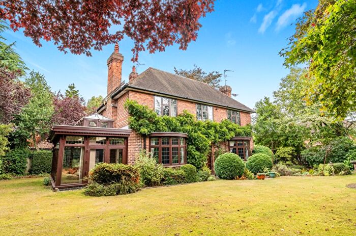 4 Bedroom Detached House For Sale In Coombe Close, Wollaton, Nottinghamshire, NG8