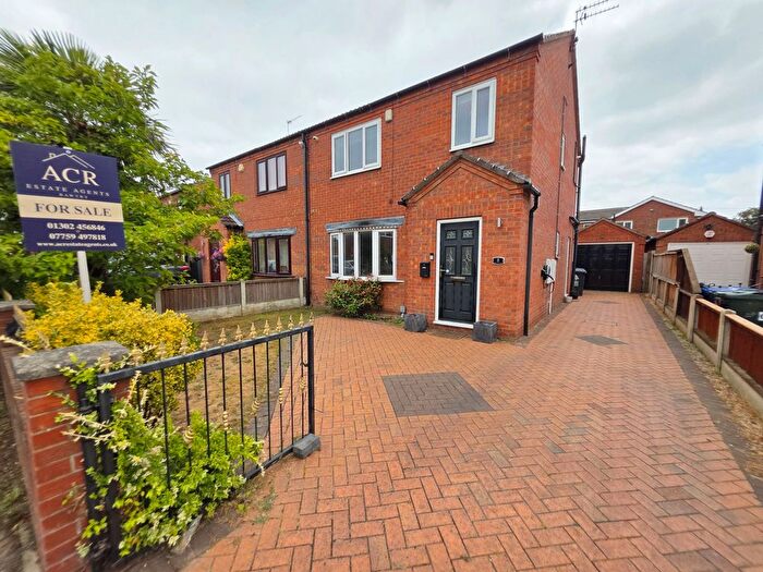 3 Bedroom Semi Detached House For Sale In Orchard Grove, Dunscroft, DN7