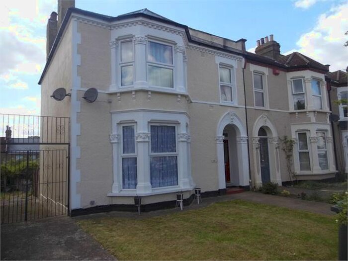 2 Bedroom Flat To Rent In Wellmeadow Road, Catford, London, SE6