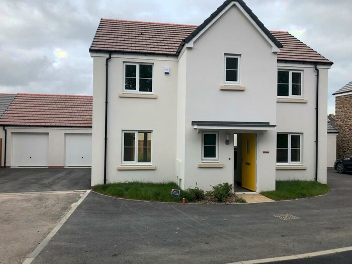 4 Bedroom House To Rent In South Molton, EX36