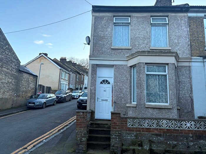 2 Bedroom Property To Rent In Oswald Road, Dover, CT17