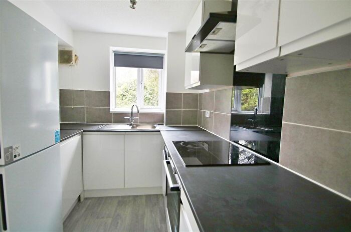1 Bedroom Flat For Sale In Chipstead Close, Sutton, SM2