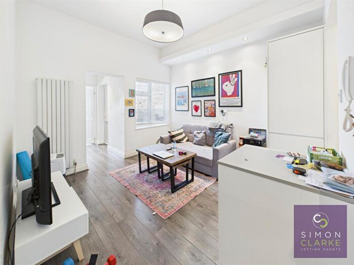 1 Bedroom Flat To Rent In Wightman Road, Haringey, (Plus Study Room), N8