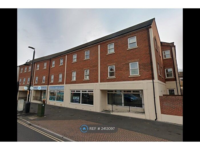 1 Bedroom Flat To Rent In Chaucer Court, Taunton, TA1