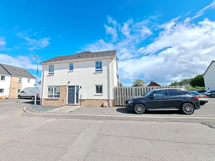 3 Bedroom Semi Detached House For Sale In Quays Drive, Highbridge, Somerset, TA9
