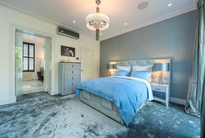 4 Bedroom Flat To Rent In Trevor Square, London, SW7