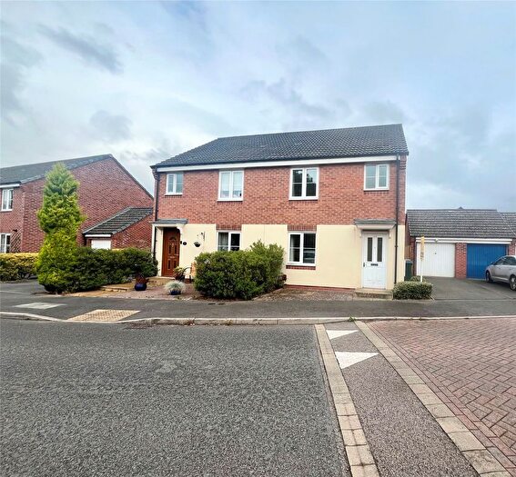 3 Bedroom Semi-detached House For Sale In Jefferson Way, Coventry, West Midlands, CV4