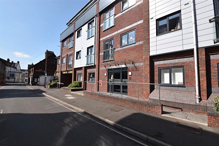 2 Bedroom Property To Rent In Cantelupe Road, East Grinstead, RH19