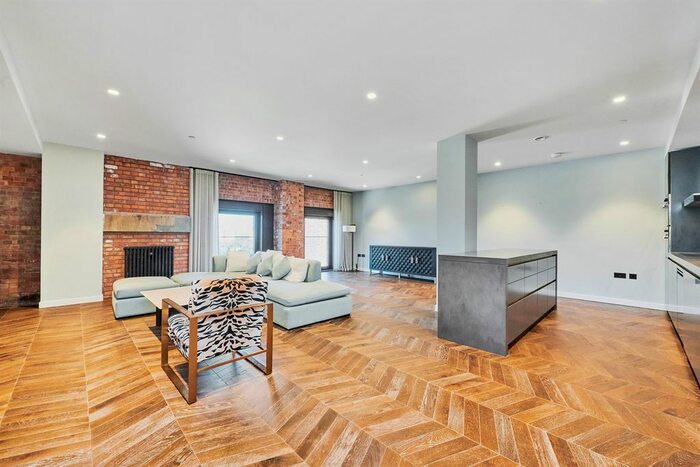 3 Bedroom Flat To Rent In Switch House West, Battersea Power Station, SW11