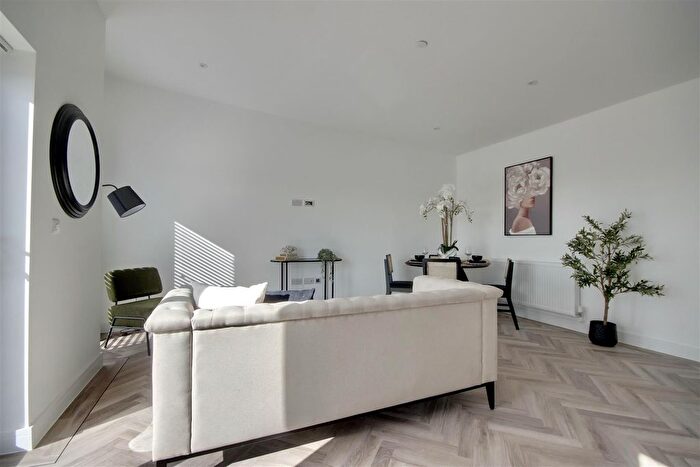 2 Bedroom Flat For Sale In Mumby Road, Gosport, PO12