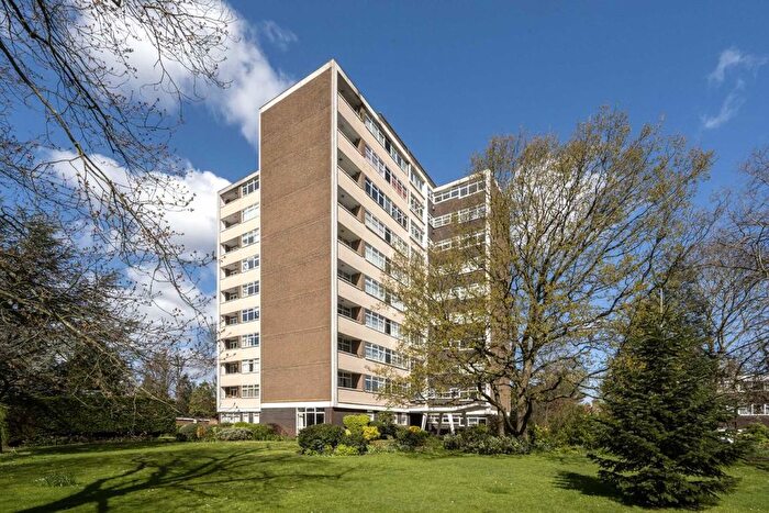 2 Bedroom Flat To Rent In The Knoll, Ealing, W13