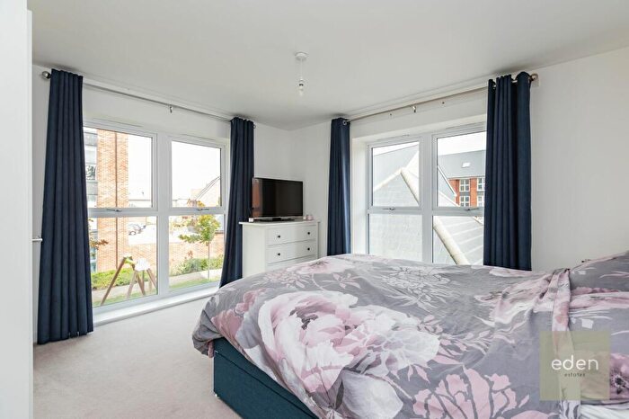 2 Bedroom Flat For Sale In Waterman Way, Wouldham, ME1