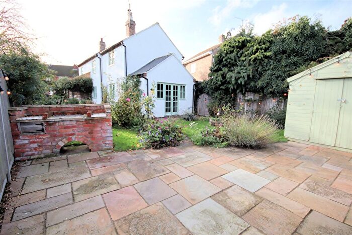 3 Bedroom Detached House For Sale In Luton Road, Toddington, LU5