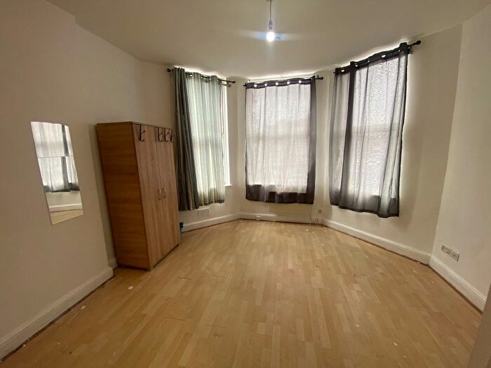 1 Bedroom Flat To Rent In Craven Park, London, NW10