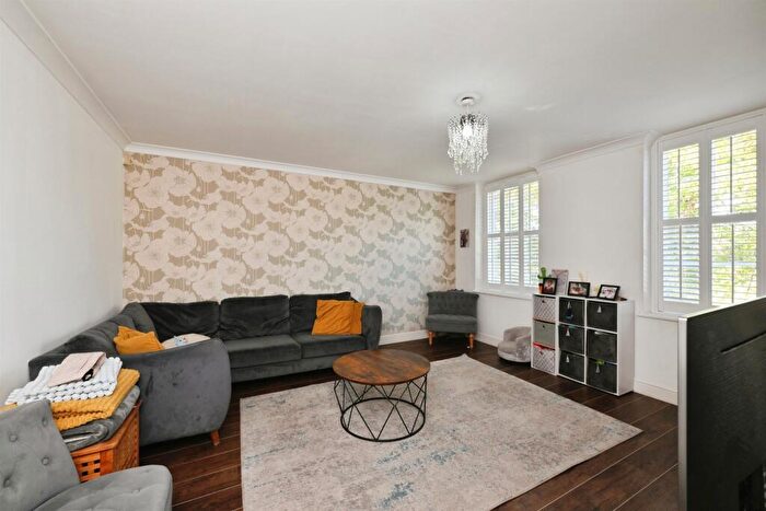 2 Bedroom Flat For Sale In Powdermill Lane, Waltham Abbey, EN9