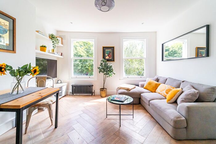 2 Bedroom Flat For Sale In Caledonian Road, Islington, London, N7