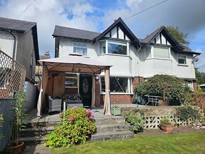 3 Bedroom Semi-Detached House For Sale In London Road, Buxton, Derbyshire, SK17