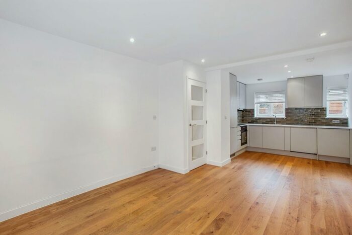 2 Bedroom Flat To Rent In St Edmund House, Walworth, SE17