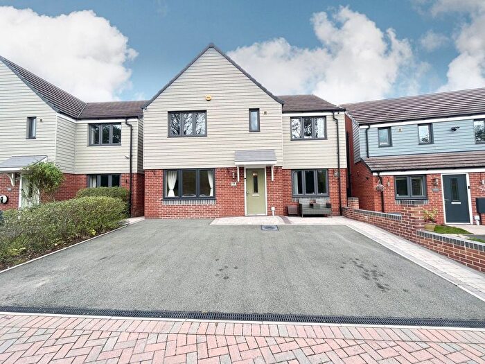 5 Bedroom Detached House For Sale In Saltwells Lane, Netherton, Dudley, DY2