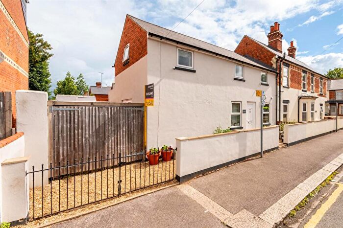 3 Bedroom End Of Terrace House For Sale In Curzon Street, Reading, RG30