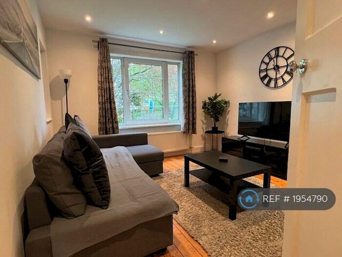 4 Bedroom Semi-Detached House To Rent In Grosvenor Road, London, N10