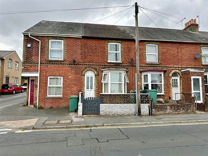 Terraced House To Rent In Hunnyhill, Newport, PO30