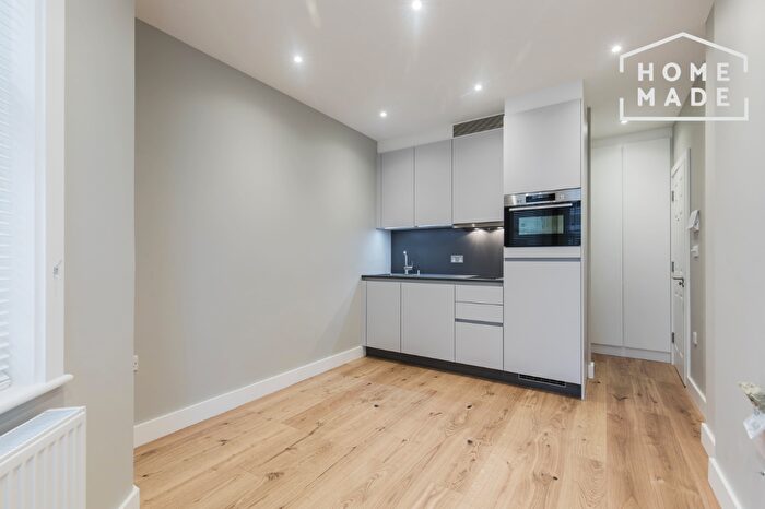 Studio To Rent In Warwick Road, London, SW5