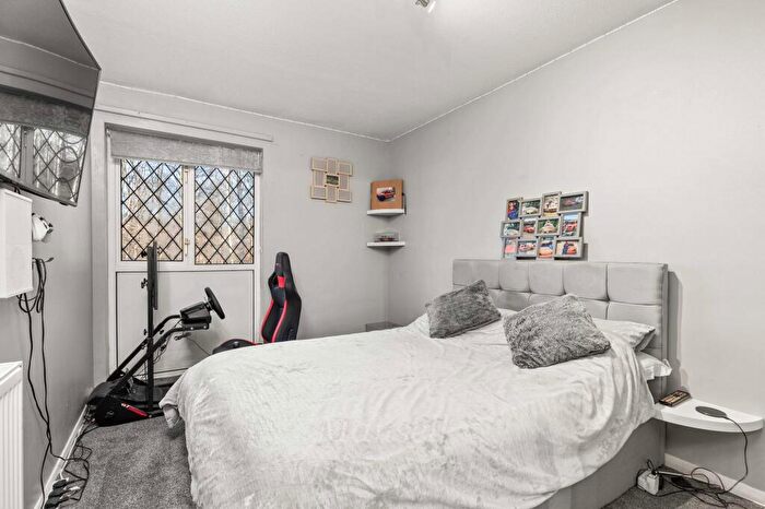 3 Bedroom End Of Terrace House For Sale In Seaford Road, Crawley, RH11