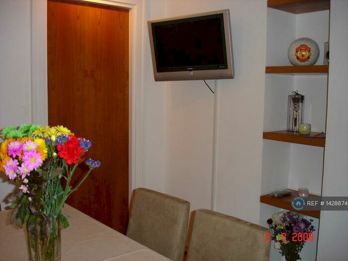 3 Bedroom Flat To Rent In Blick House, London, SE16