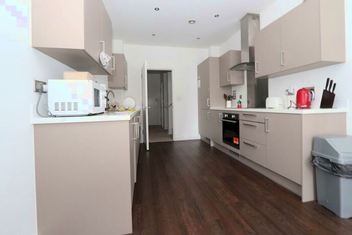 4 Bedroom Flat To Rent In Shakleton Way, London, E16