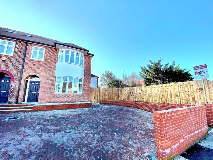 3 Bedroom Semi-Detached House To Rent In Sidcup Road, Lee, London, SE12