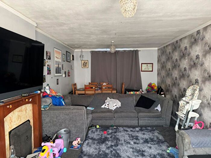 3 Bedroom End Of Terrace House For Sale In Avon Crescent, Brockworth, Gloucester, Gloucestershire, GL3