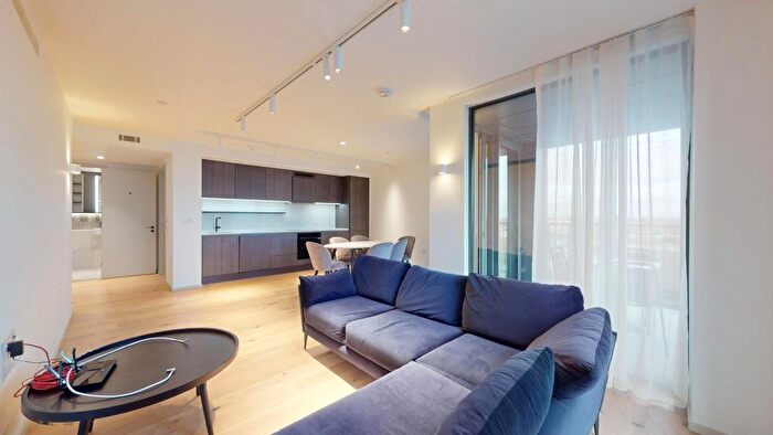 3 Bedroom Flat To Rent In York Way, London, N1