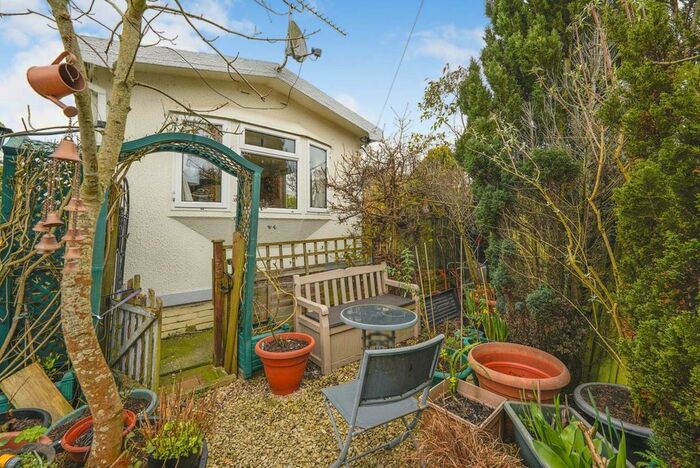 1 Bedroom Park Home For Sale In St. Johns Priory, Lechlade, GL7