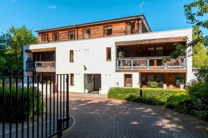 2 Bedroom Apartment To Rent In Eton Court, Allerton Park, LS7