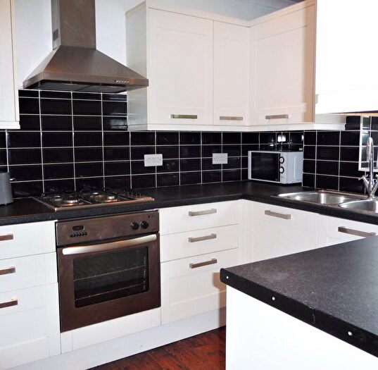 5 Bedroom House Of Multiple Occupation To Rent In Bevendean Crescent, Brighton, BN2