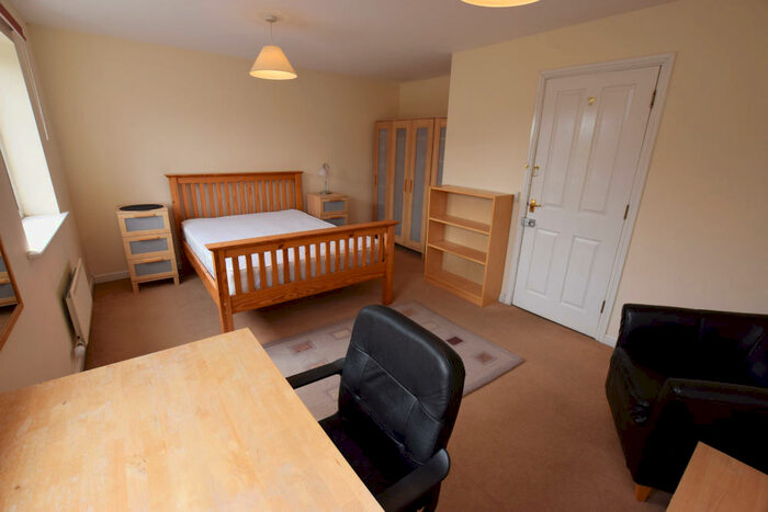 5 Bedroom Town House To Rent In West Cotton Close, Far Cotton, Northampton, NN4