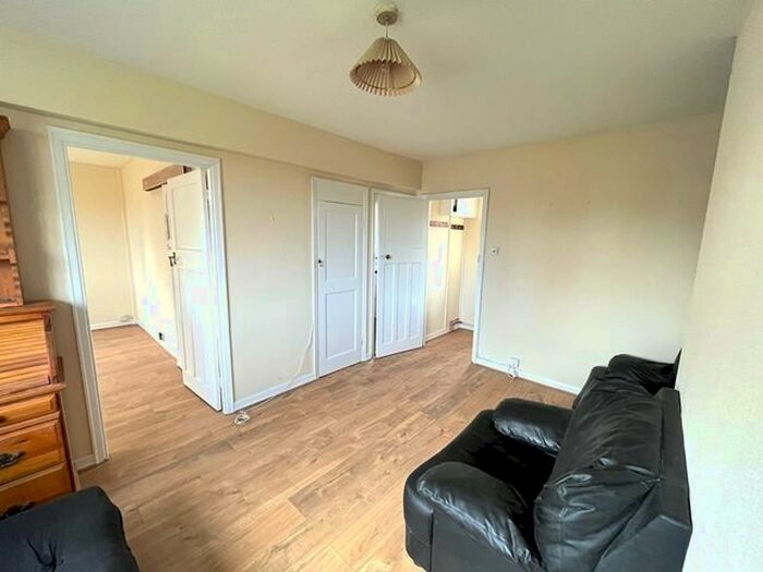 1 Bedroom Flat To Rent In Coleman Court, Wandsworth, Greater London, SW18