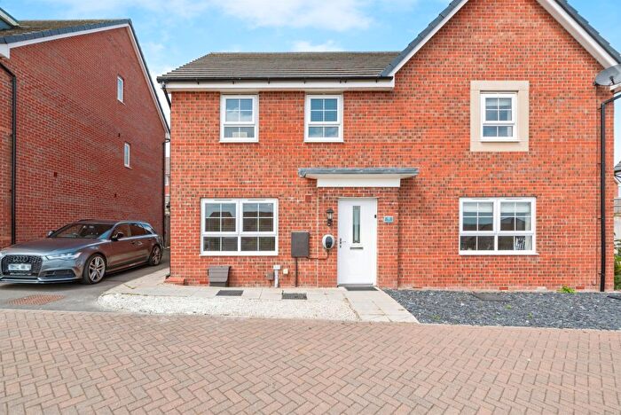 3 Bedroom Semi Detached House For Sale In Glengorm Gardens, Grantham, NG31
