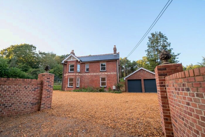4 Bedroom Detached House To Rent In Daggons Road, Alderholt, Fordingbridge, SP6