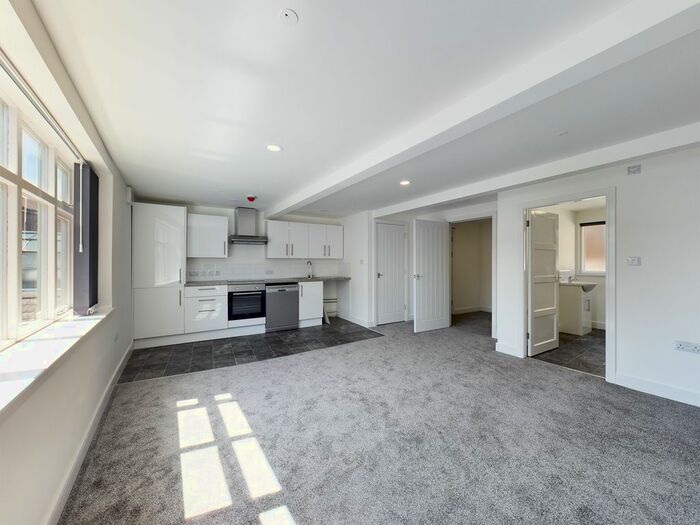 2 Bedroom Flat To Rent In Silver Street, Hull, Yorkshire, HU1