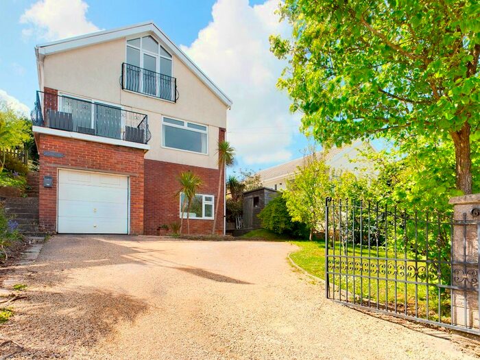 4 Bedroom Detached House For Sale In Southlands Drive, West Cross, Swansea, SA3