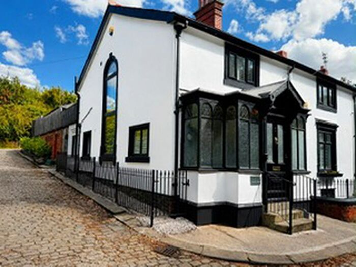 3 Bedroom End Of Terrace House For Sale In Pilsworth Cottages, Pilsworth, Bury, BL9