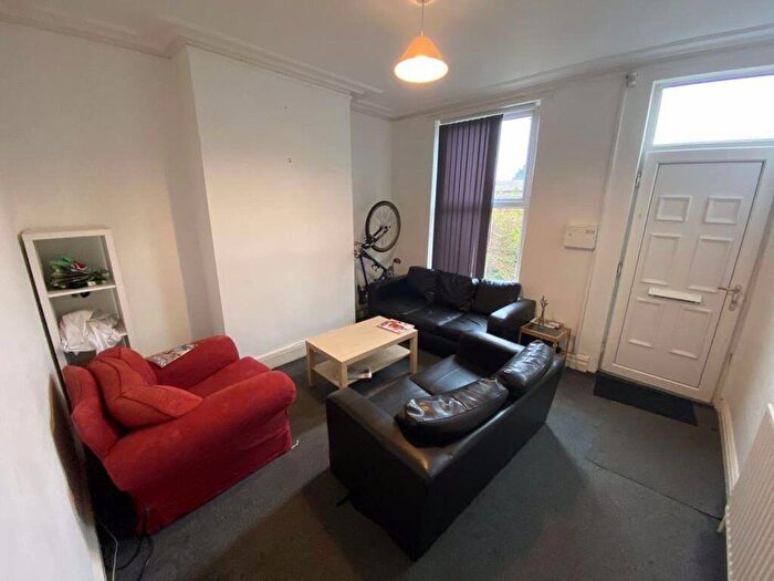 3 Bedroom House To Rent In Woodsley Road, Leeds, LS3