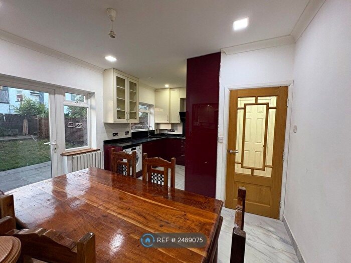 3 Bedroom Semi-Detached House To Rent In Hows Close, Uxbridge, UB8