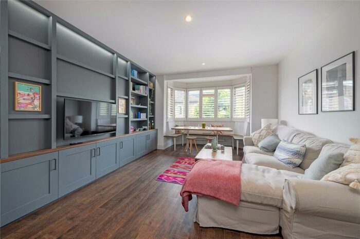 2 Bedroom Apartment To Rent In Endlesham Road, SW12